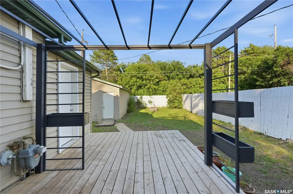 1728 2nd Avenue N Saskatoon SK S7K 2G5