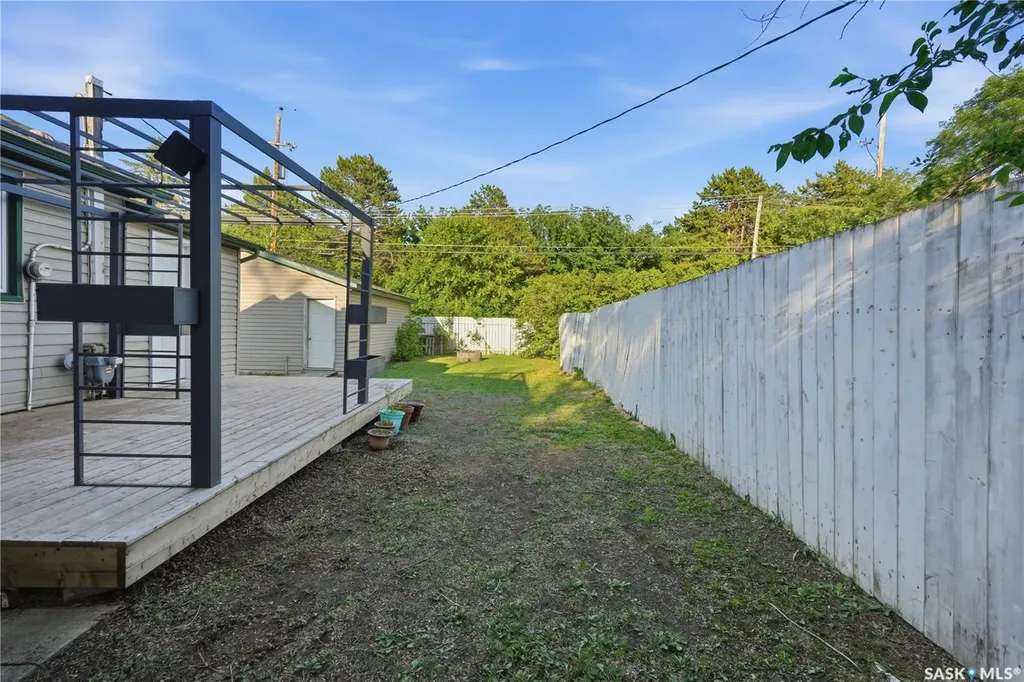 1728 2nd Avenue N Saskatoon SK S7K 2G5