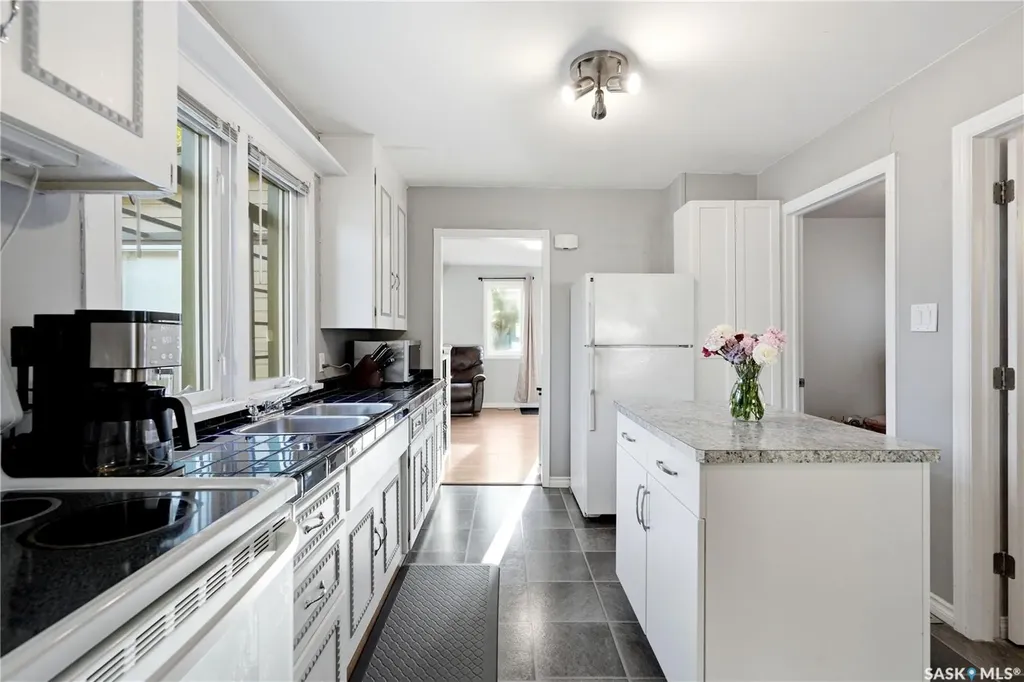 1728 2nd Avenue N Saskatoon SK S7K 2G5
