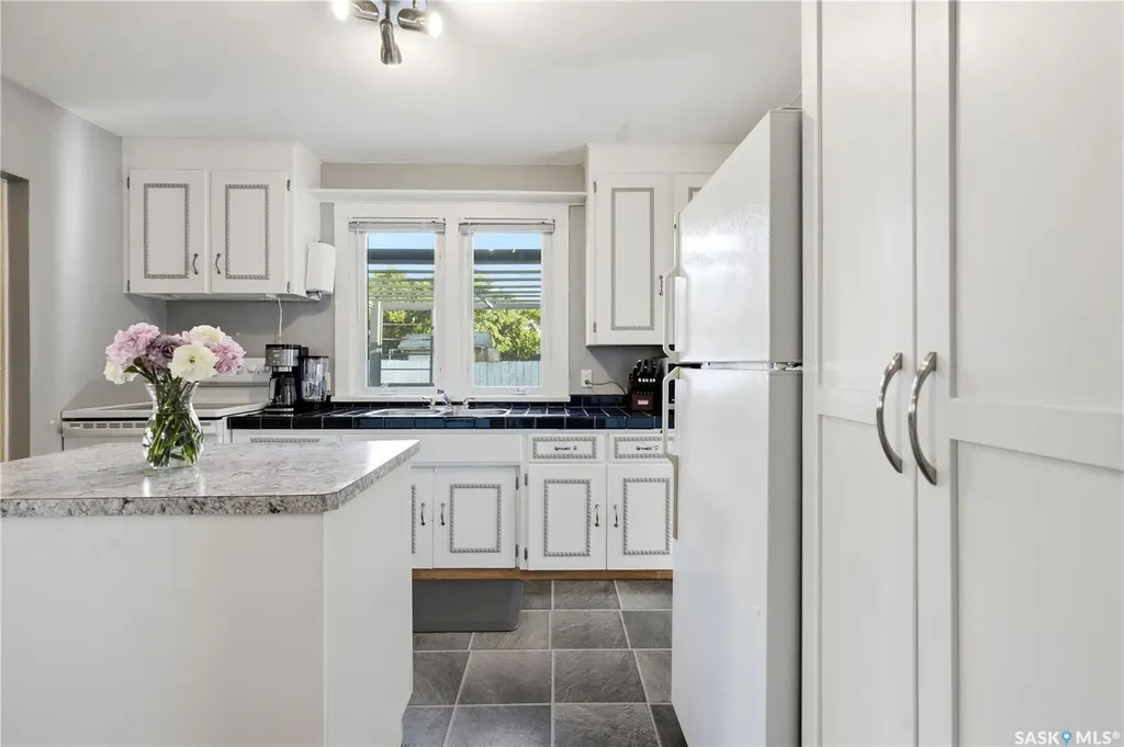 1728 2nd Avenue N Saskatoon SK S7K 2G5