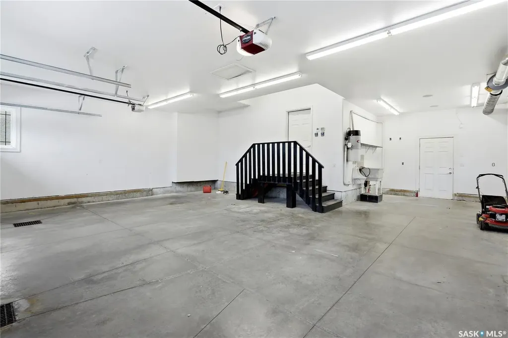 138 Flegel Court Saskatoon SK S7V 0B9