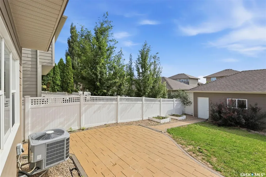 916 Stonebridge Common Saskatoon SK S7T 1C9