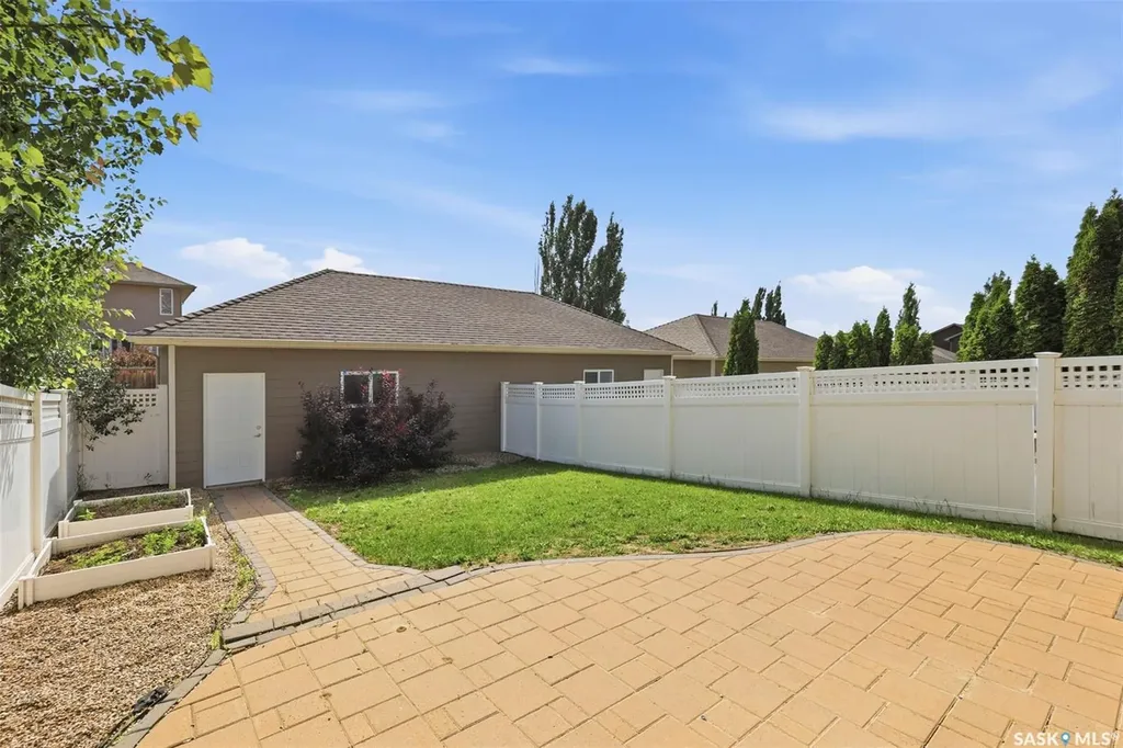 916 Stonebridge Common Saskatoon SK S7T 1C9