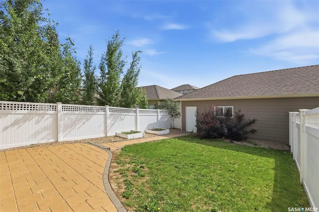 916 Stonebridge Common Saskatoon SK S7T 1C9