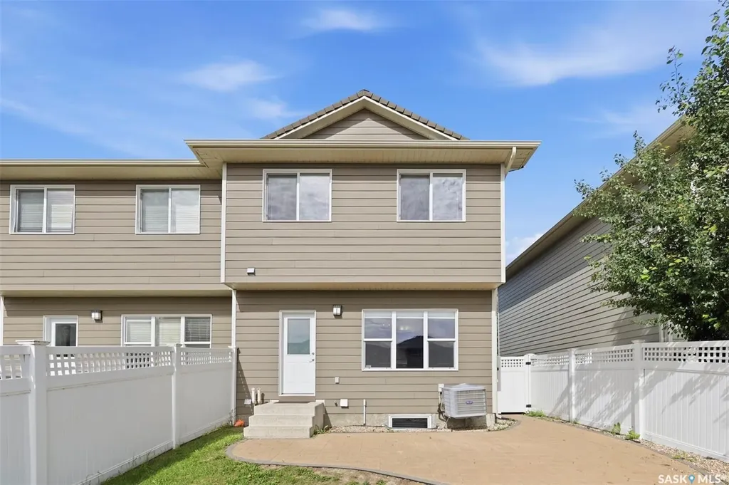 916 Stonebridge Common Saskatoon SK S7T 1C9