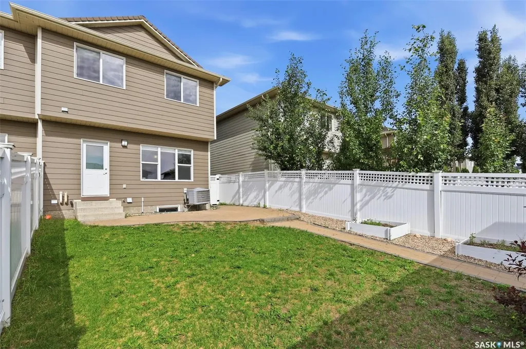 916 Stonebridge Common Saskatoon SK S7T 1C9
