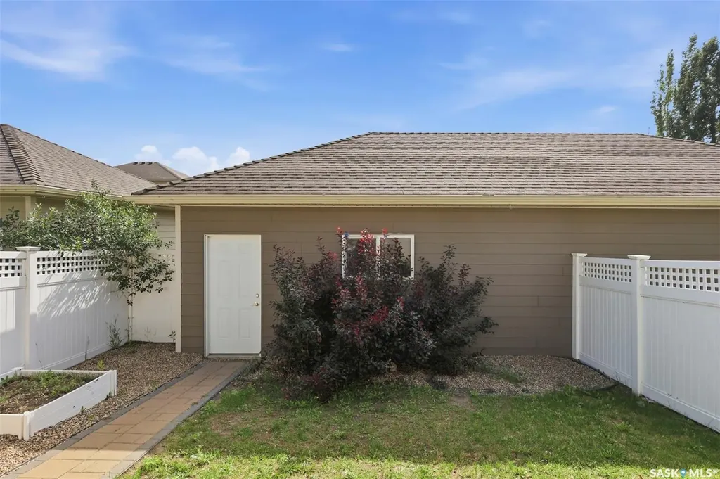 916 Stonebridge Common Saskatoon SK S7T 1C9