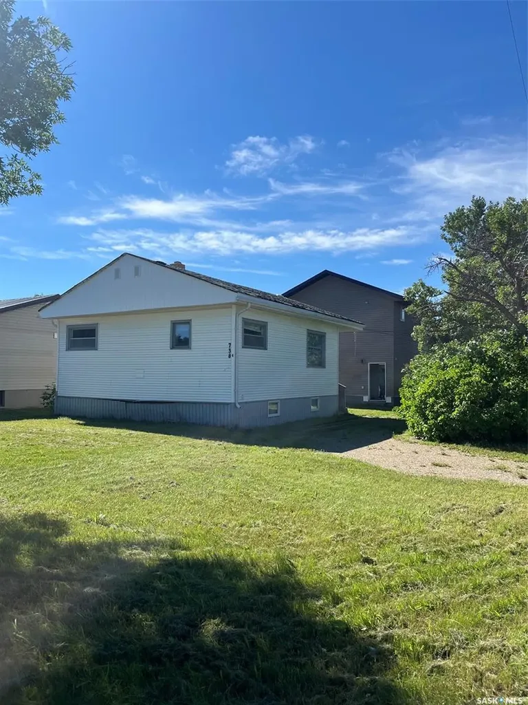738 Henry Street Estevan SK S4A 1P5