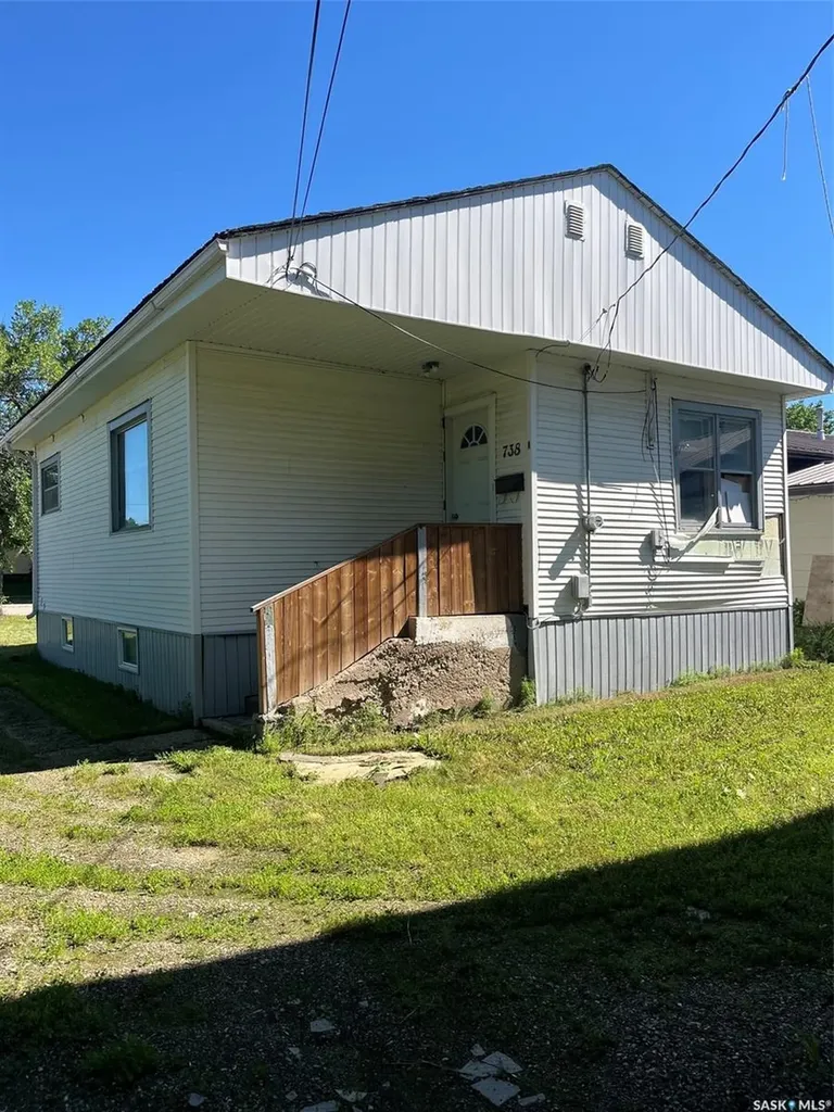 738 Henry Street Estevan SK S4A 1P5