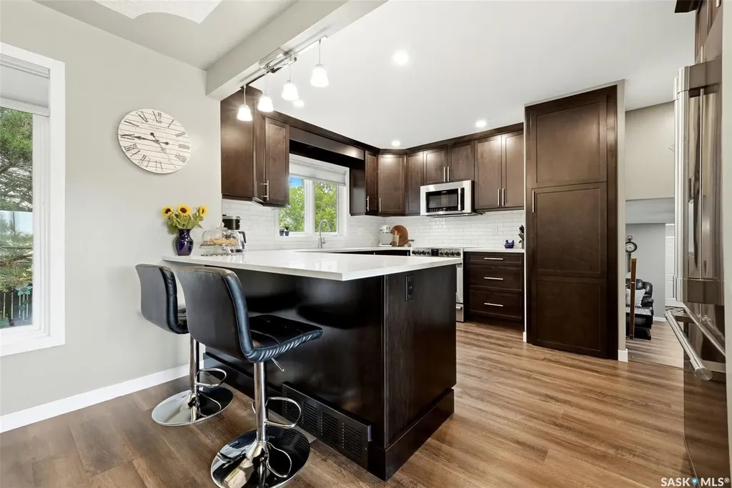 18 Forman Bay Regina SK S4R 7Y2