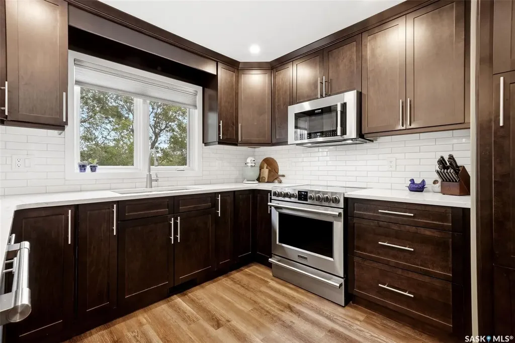 18 Forman Bay Regina SK S4R 7Y2