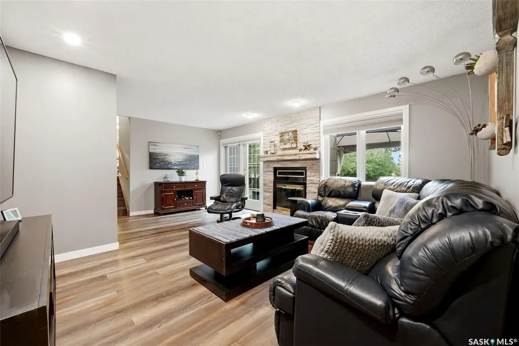 18 Forman Bay Regina SK S4R 7Y2