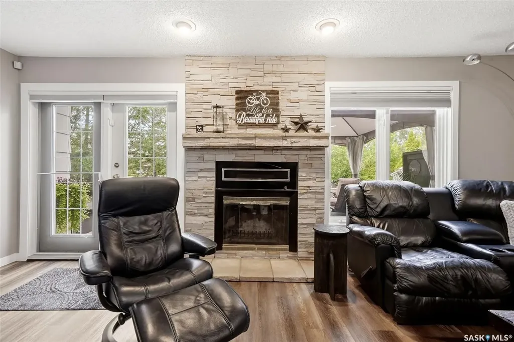 18 Forman Bay Regina SK S4R 7Y2