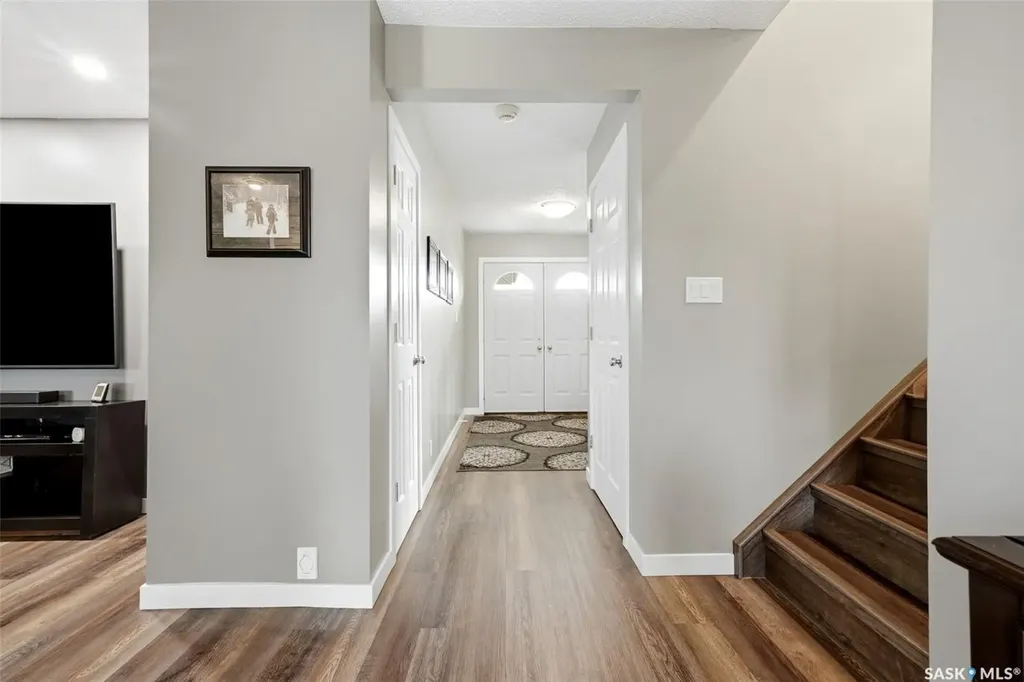 18 Forman Bay Regina SK S4R 7Y2