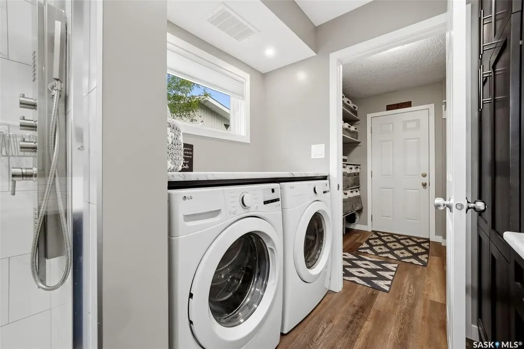 18 Forman Bay Regina SK S4R 7Y2