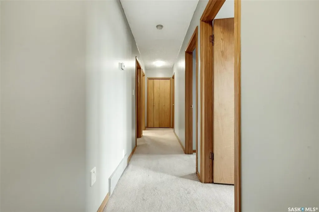 18 Forman Bay Regina SK S4R 7Y2