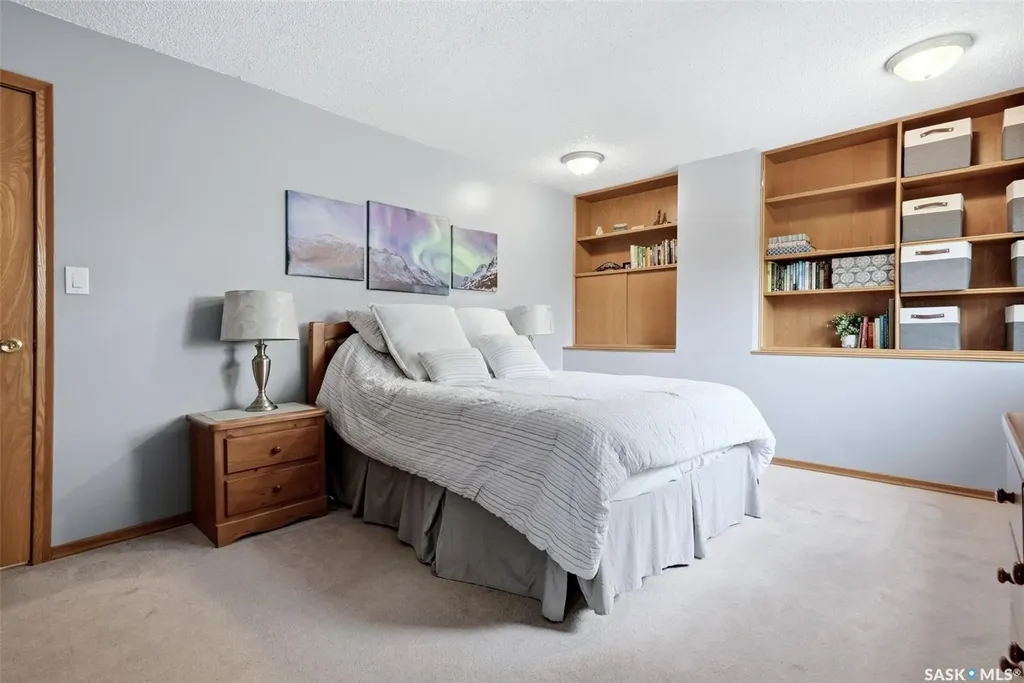 18 Forman Bay Regina SK S4R 7Y2