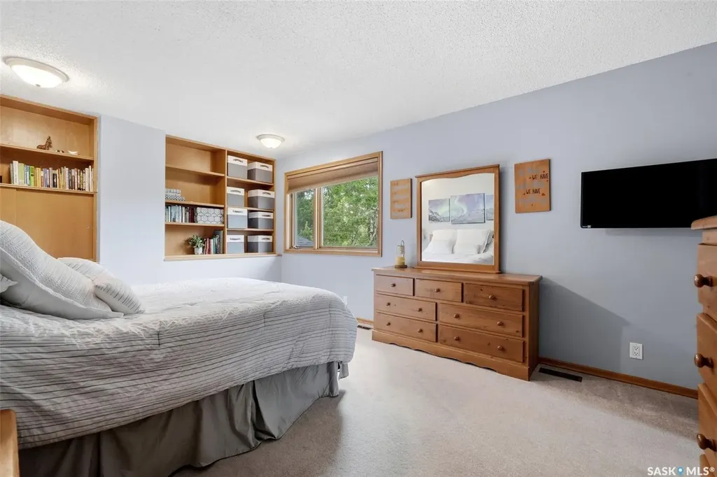18 Forman Bay Regina SK S4R 7Y2