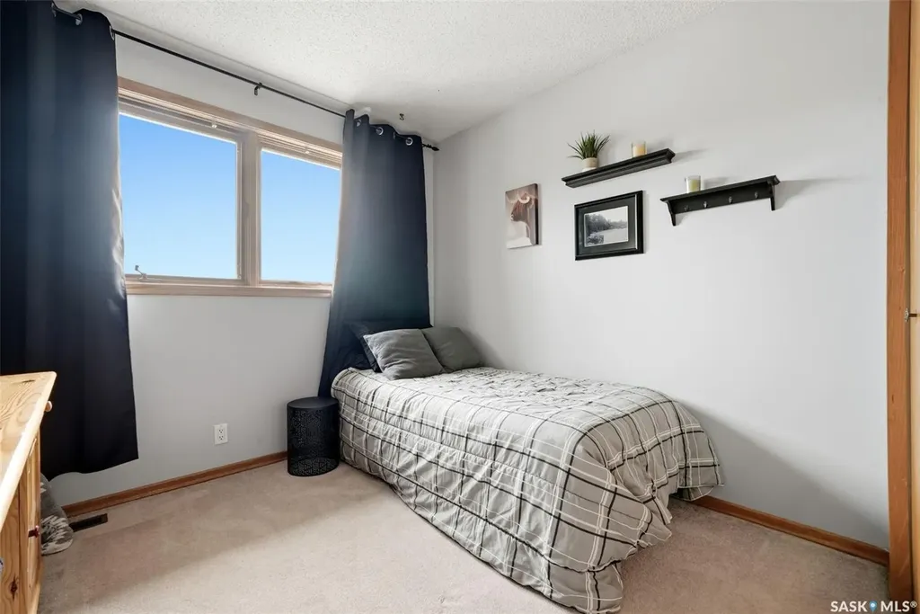 18 Forman Bay Regina SK S4R 7Y2