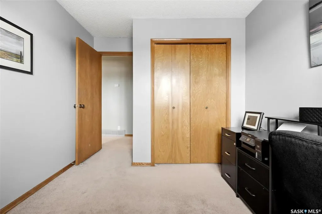 18 Forman Bay Regina SK S4R 7Y2