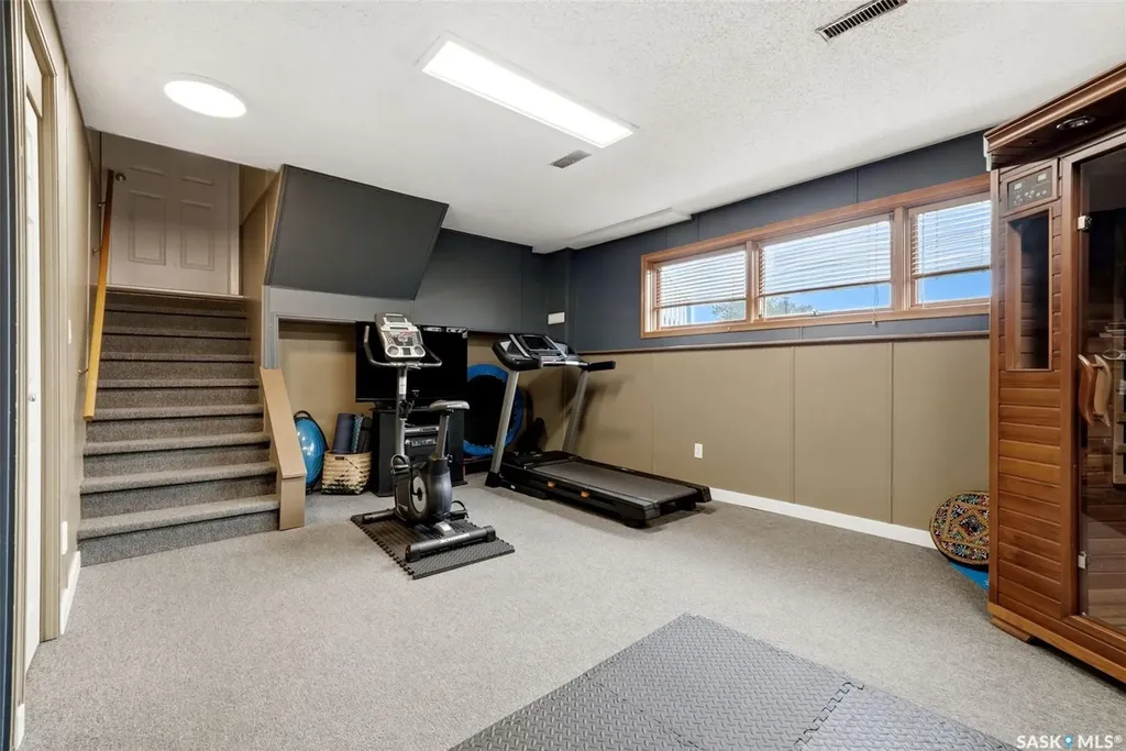 18 Forman Bay Regina SK S4R 7Y2