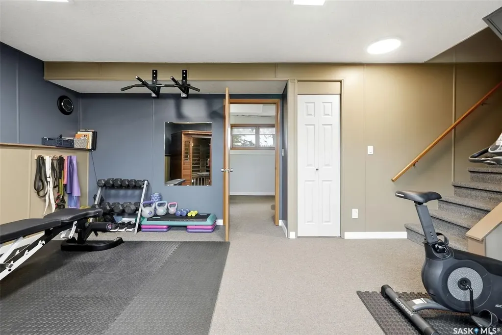 18 Forman Bay Regina SK S4R 7Y2