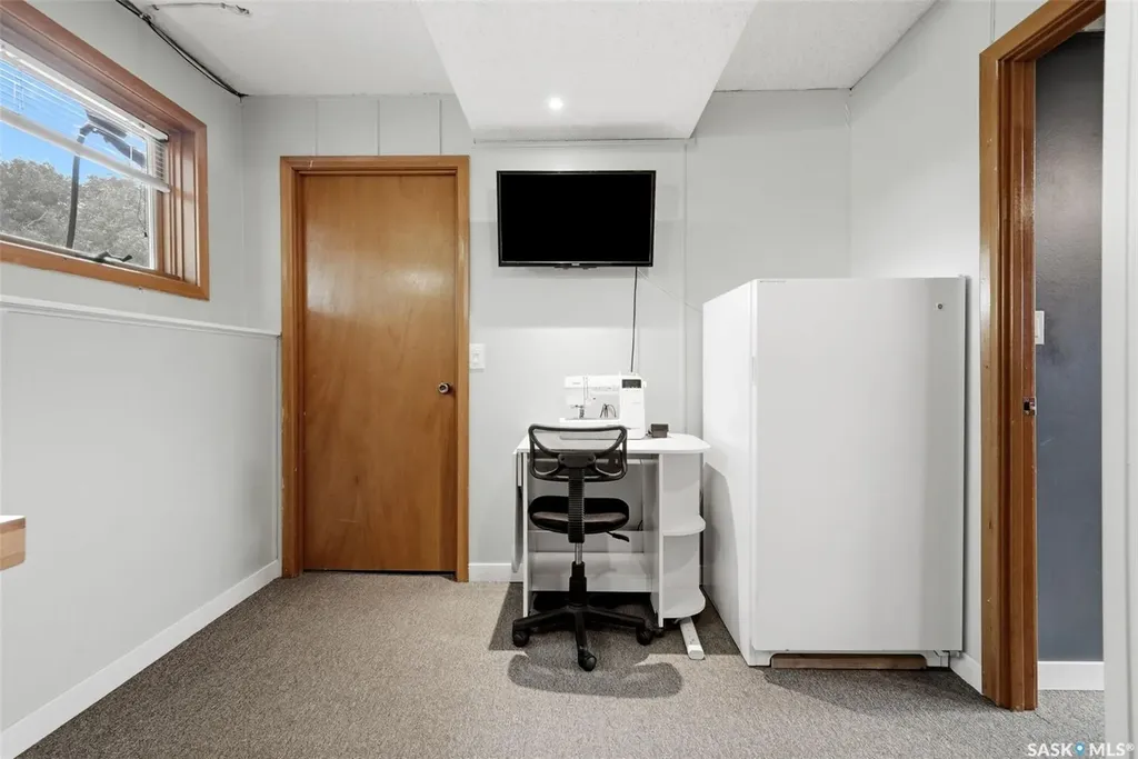 18 Forman Bay Regina SK S4R 7Y2