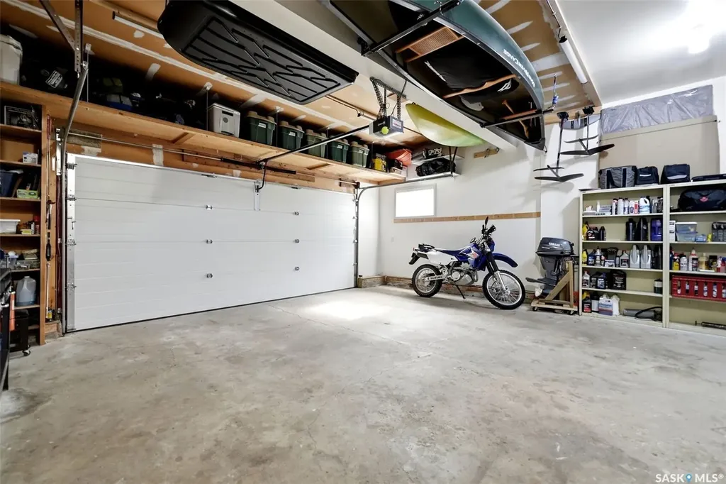 18 Forman Bay Regina SK S4R 7Y2