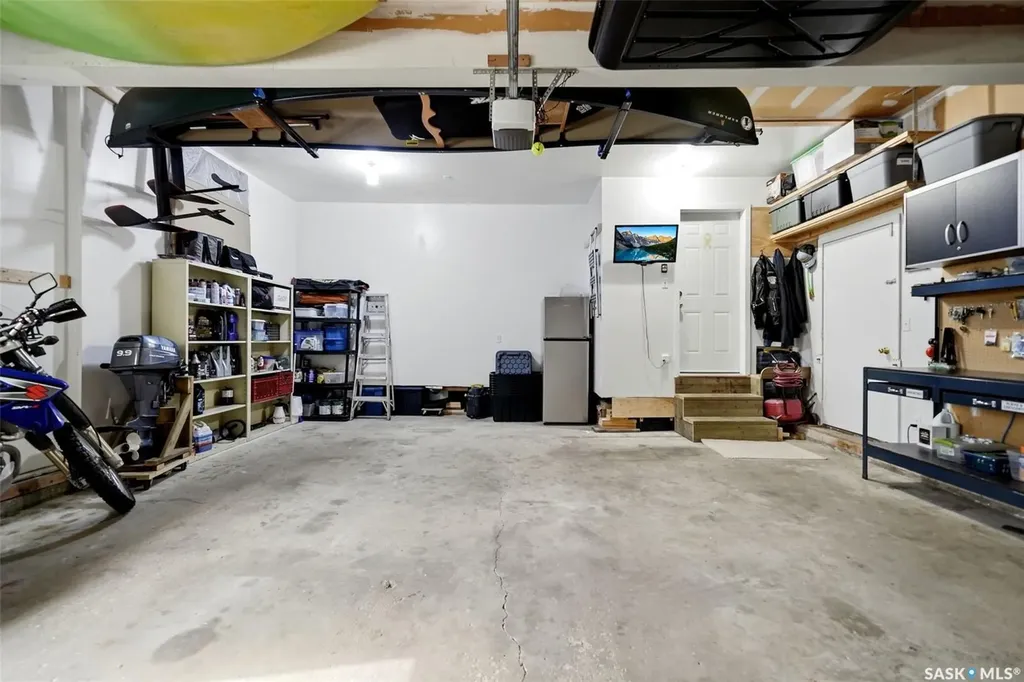 18 Forman Bay Regina SK S4R 7Y2