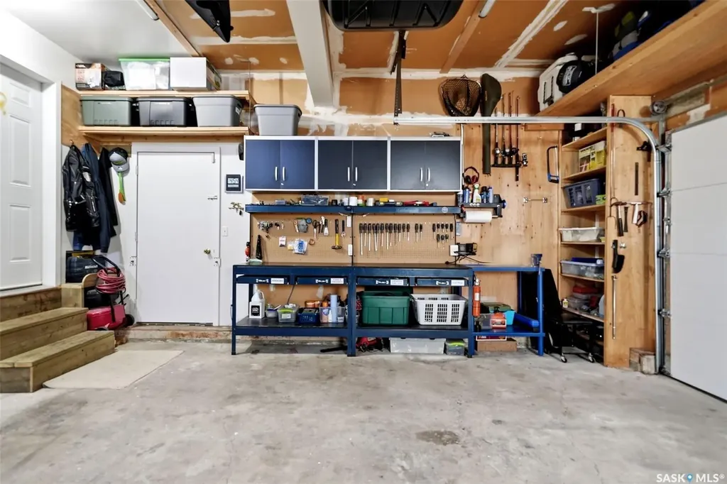 18 Forman Bay Regina SK S4R 7Y2