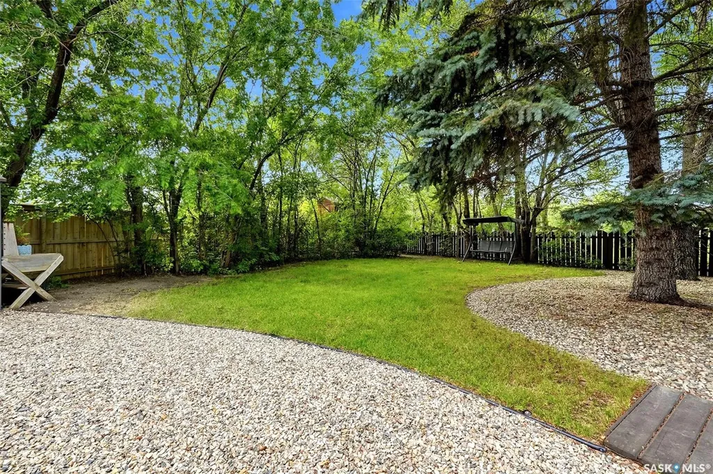 18 Forman Bay Regina SK S4R 7Y2