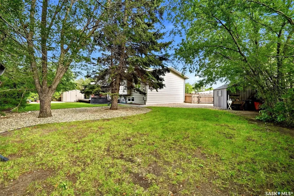 18 Forman Bay Regina SK S4R 7Y2