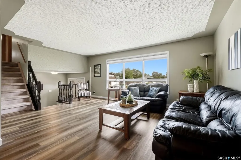 18 Forman Bay Regina SK S4R 7Y2