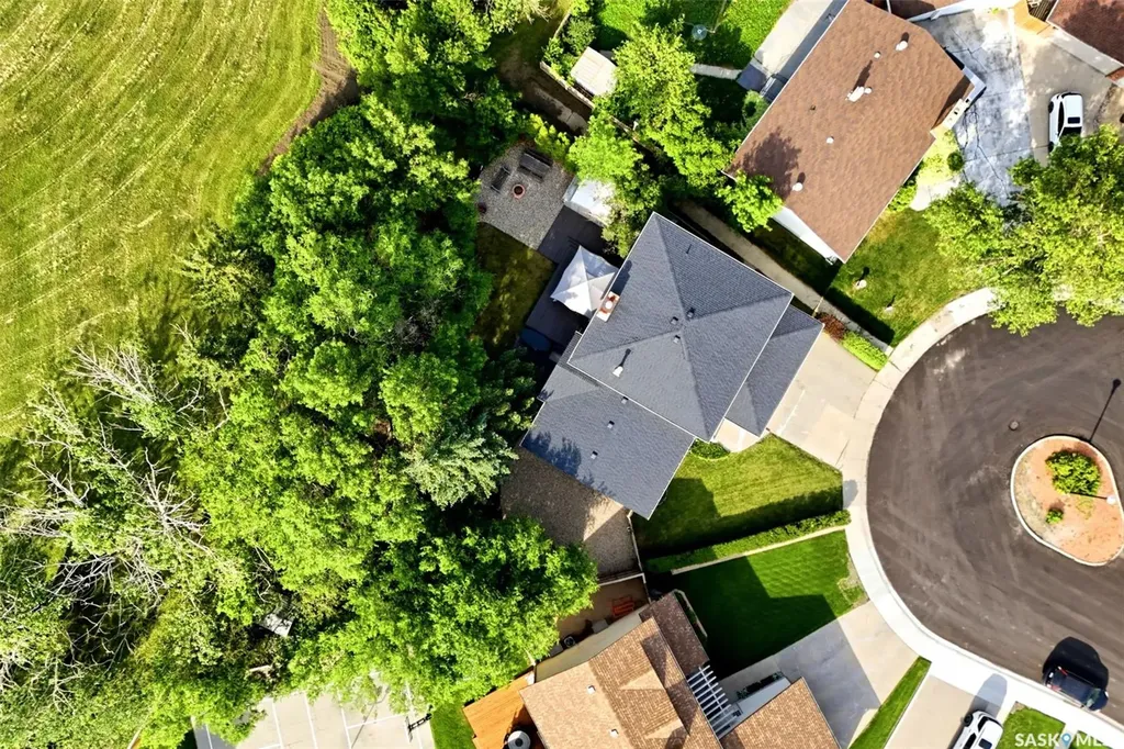 18 Forman Bay Regina SK S4R 7Y2