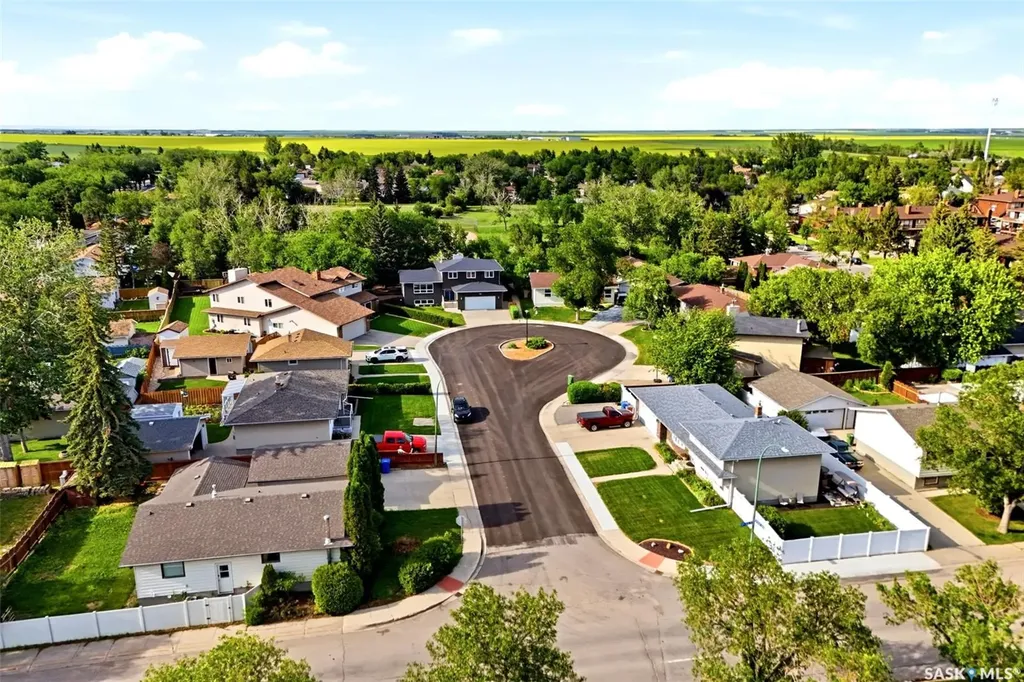 18 Forman Bay Regina SK S4R 7Y2