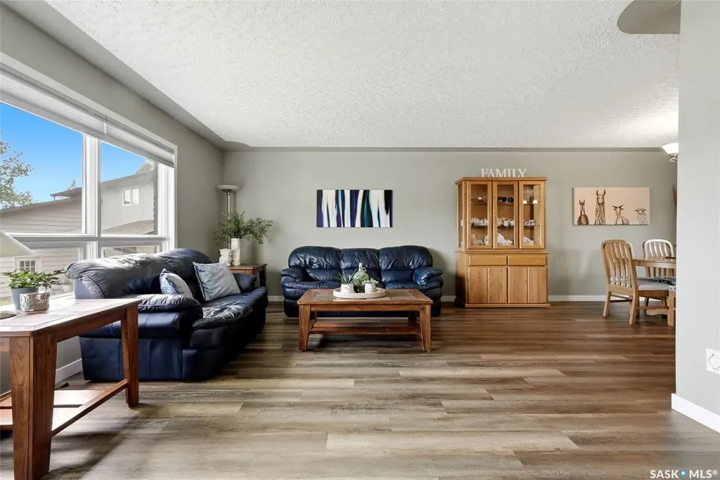 18 Forman Bay Regina SK S4R 7Y2