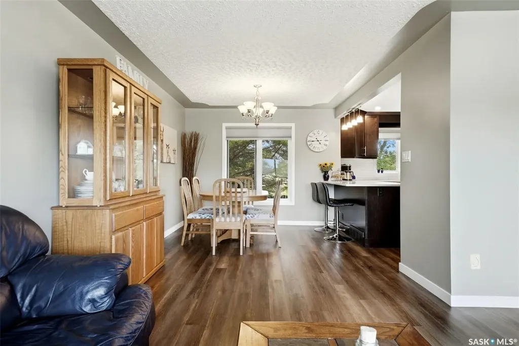 18 Forman Bay Regina SK S4R 7Y2