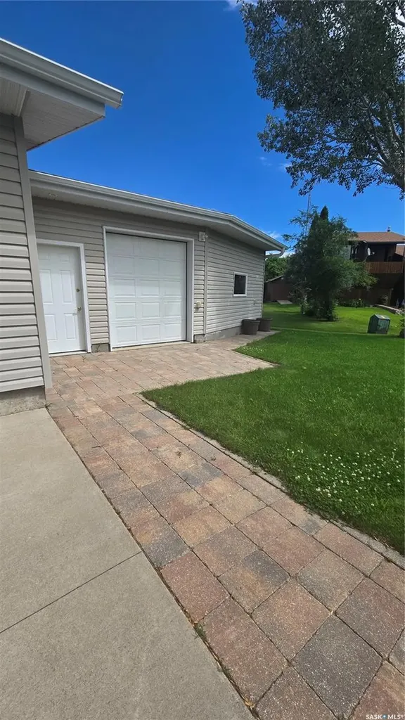 61 Moir Drive Oxbow SK S0C 2B0