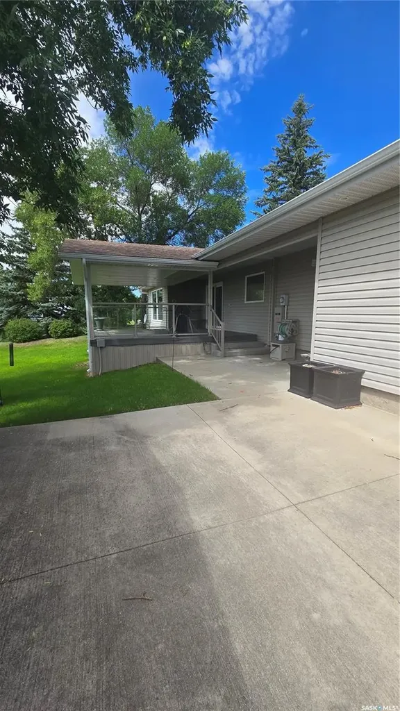 61 Moir Drive Oxbow SK S0C 2B0