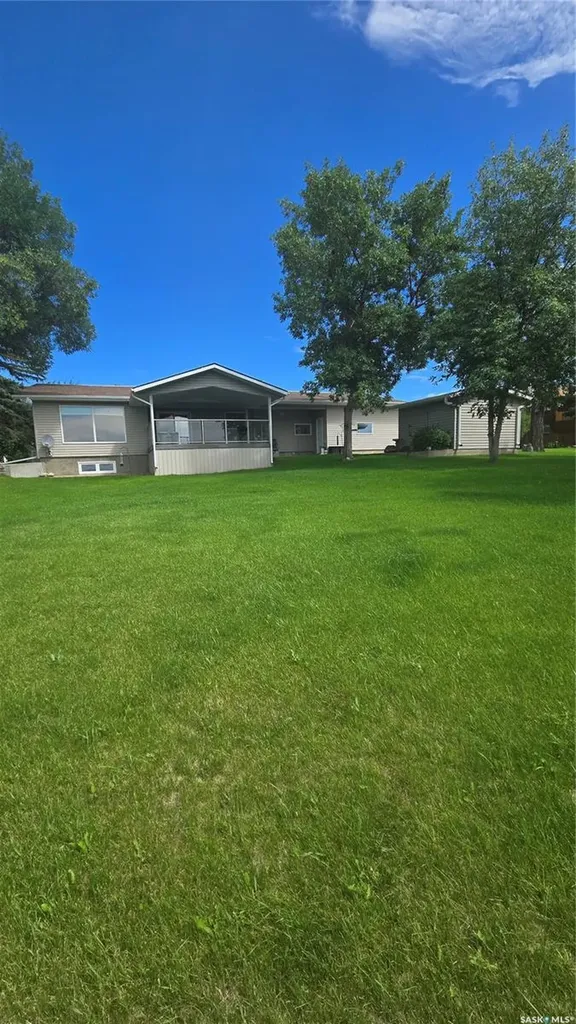 61 Moir Drive Oxbow SK S0C 2B0