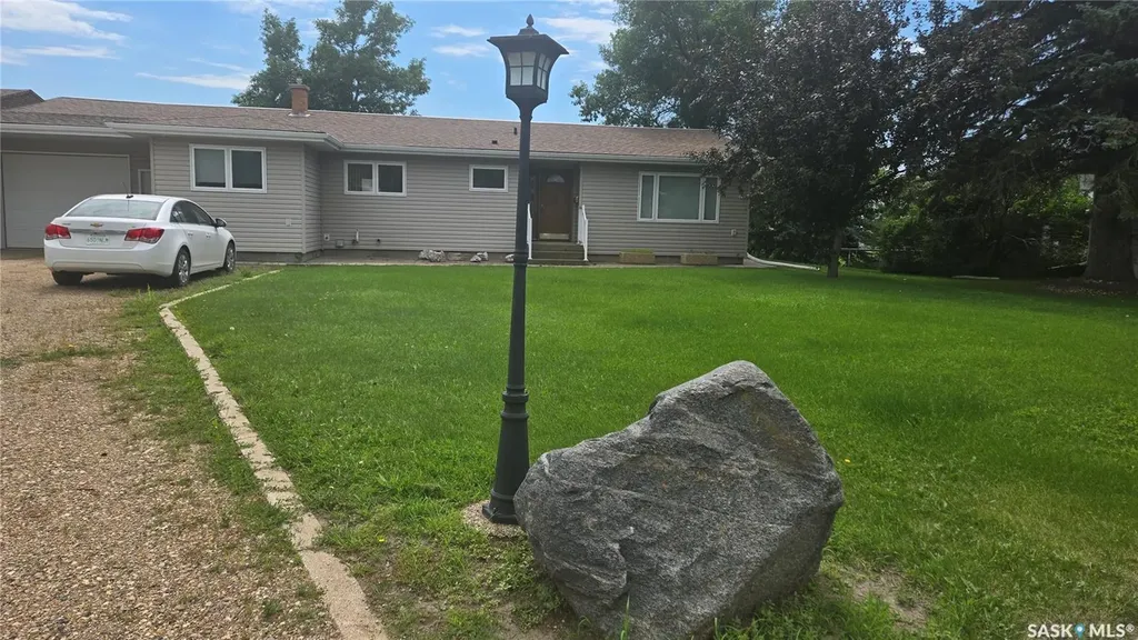 61 Moir Drive Oxbow SK S0C 2B0