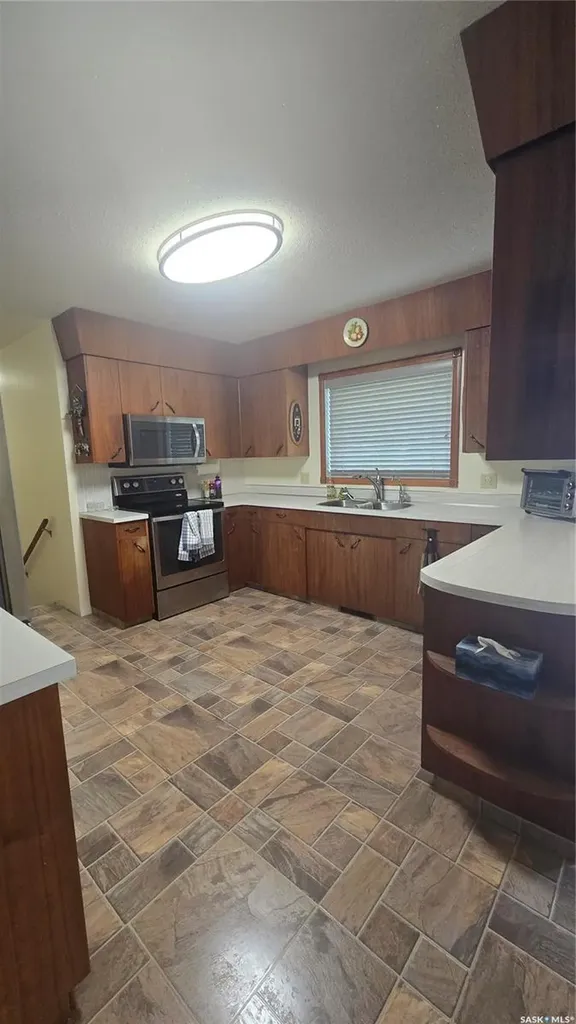 61 Moir Drive Oxbow SK S0C 2B0