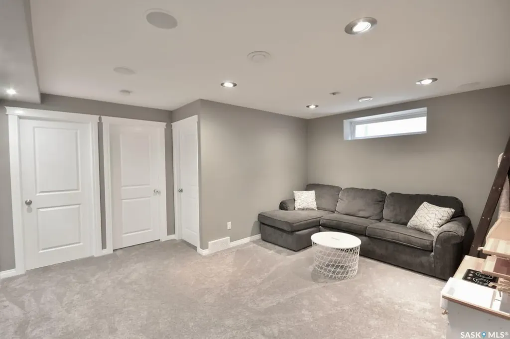 414 Veltkamp Crescent Saskatoon SK S7T 0S2