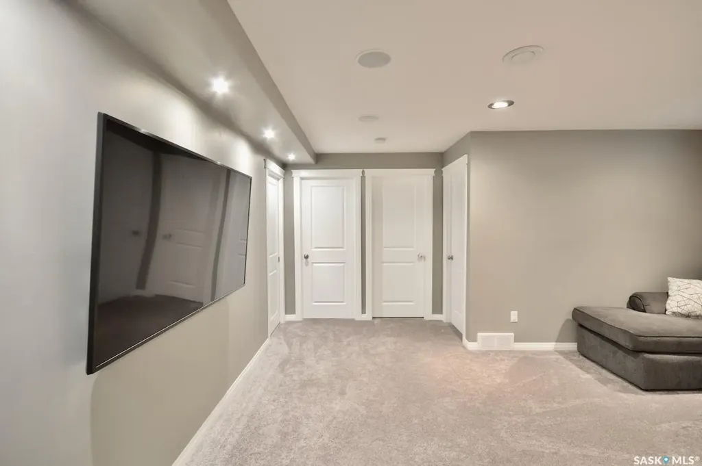 414 Veltkamp Crescent Saskatoon SK S7T 0S2