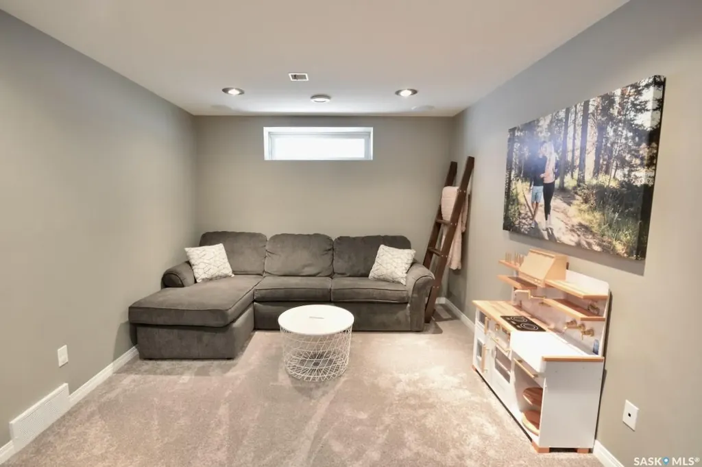 414 Veltkamp Crescent Saskatoon SK S7T 0S2