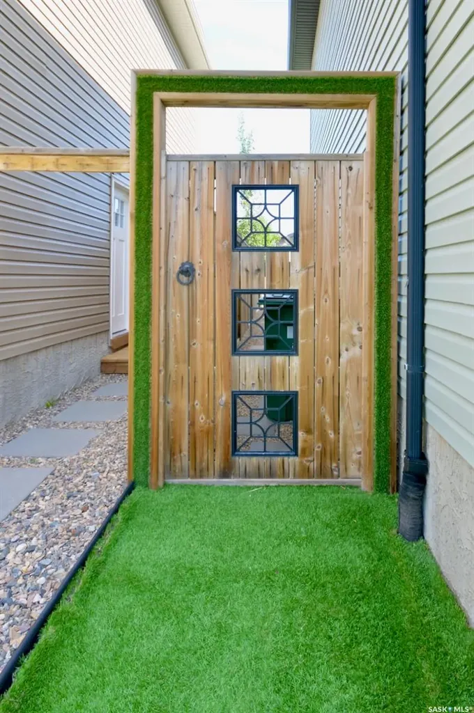 414 Veltkamp Crescent Saskatoon SK S7T 0S2