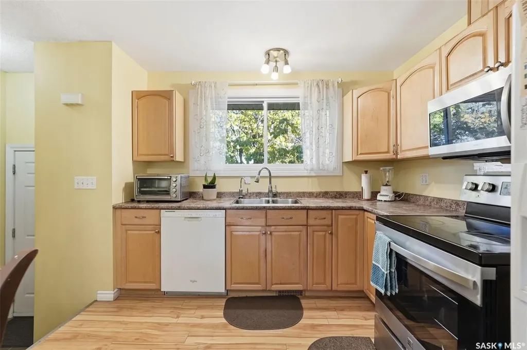 10 Dominion Crescent Saskatoon SK S7L 4N7
