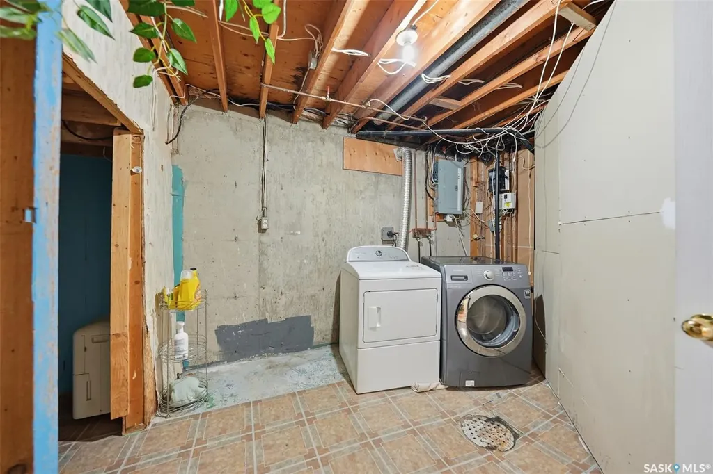 10 Dominion Crescent Saskatoon SK S7L 4N7