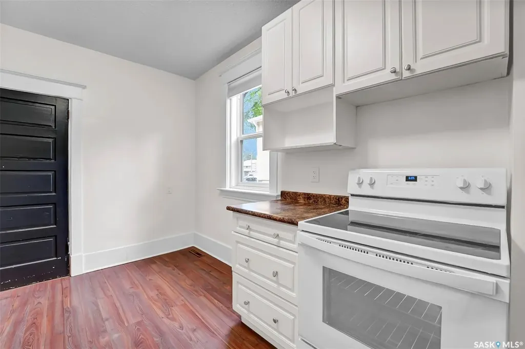 736 7th Avenue N Saskatoon SK S7K 2V4