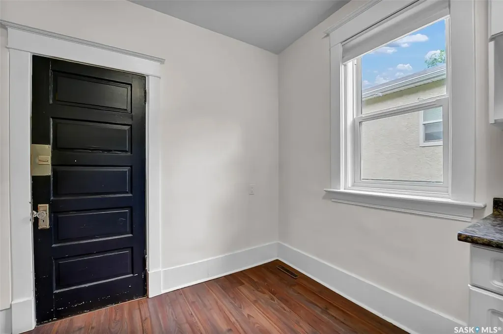 736 7th Avenue N Saskatoon SK S7K 2V4